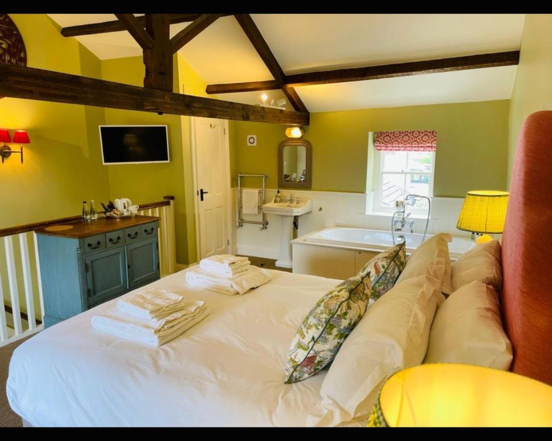 The Milbank Arms Bed & Breakfast Barningham  Room photo